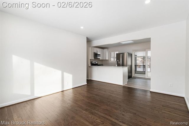 31358 Iroquois Drive, Warren, MI 48088