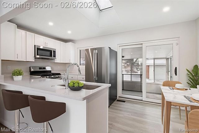 31358 Iroquois Drive, Warren, MI 48088