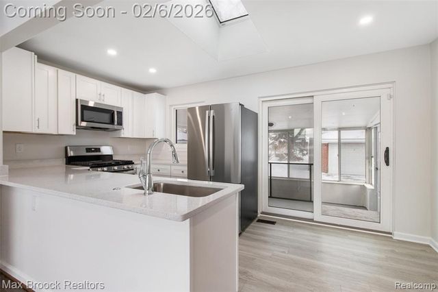 31358 Iroquois Drive, Warren, MI 48088