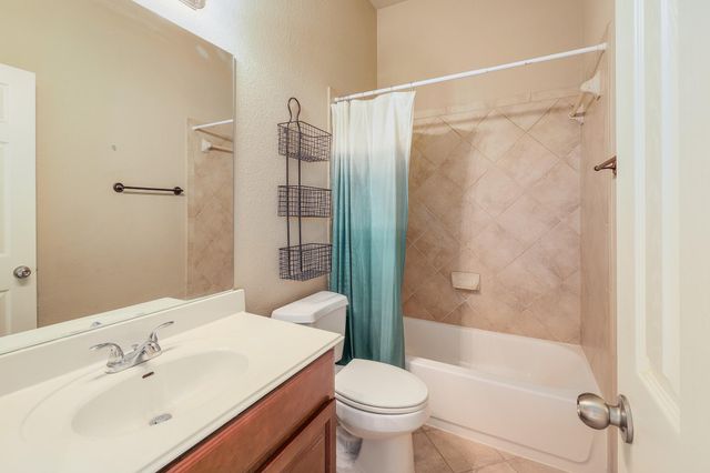 500 Red Hawk DR, Leander, TX 78641