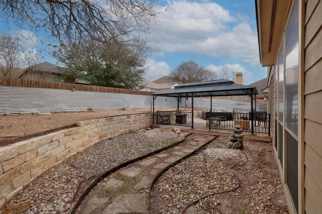 500 Red Hawk DR, Leander, TX 78641