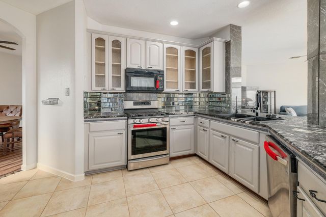 500 Red Hawk DR, Leander, TX 78641