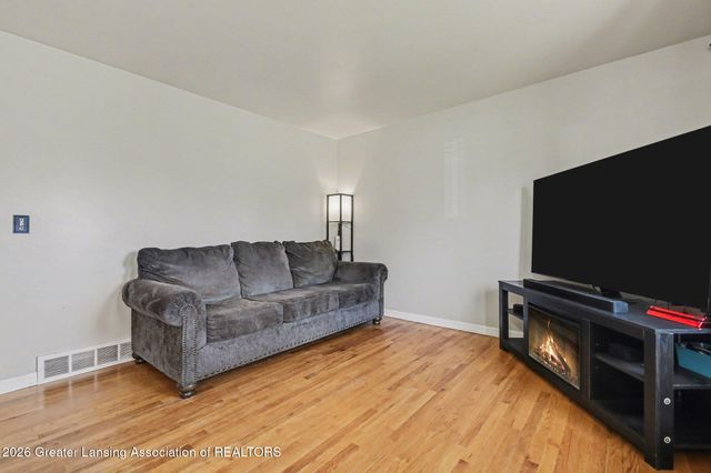 3630 Brighton Drive, Lansing, MI 48911