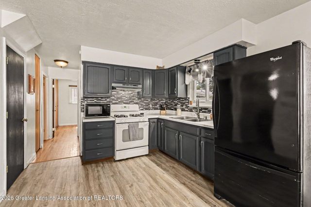 3630 Brighton Drive, Lansing, MI 48911