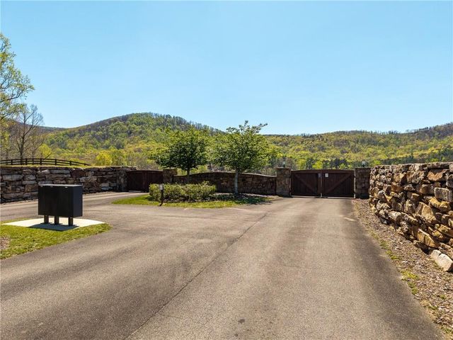 245 Smokerise Court, Ellijay, GA 30536