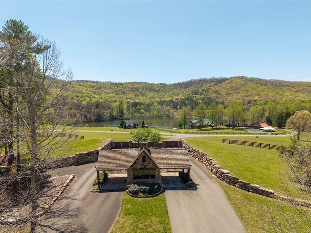 245 Smokerise Court, Ellijay, GA 30536