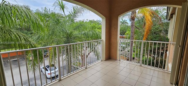 3830 Lyons Rd 301-3, Coconut Creek, FL 33073