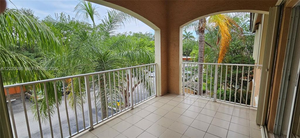 3830 Lyons Rd 301-3, Coconut Creek, FL 33073