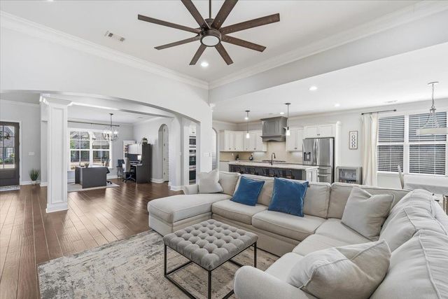 405 SAUNDERS CREEK CIR, Rossville, TN 38066