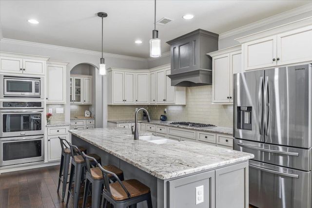 405 SAUNDERS CREEK CIR, Rossville, TN 38066