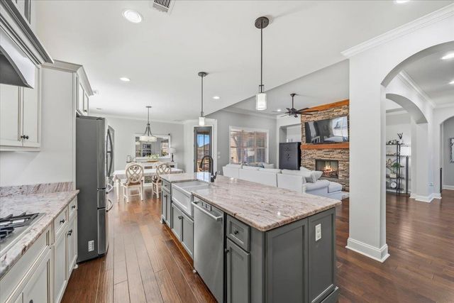 405 SAUNDERS CREEK CIR, Rossville, TN 38066