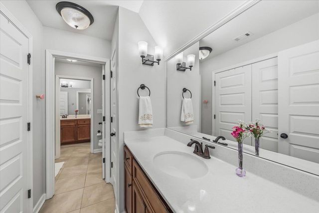 405 SAUNDERS CREEK CIR, Rossville, TN 38066