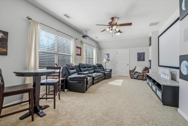 405 SAUNDERS CREEK CIR, Rossville, TN 38066