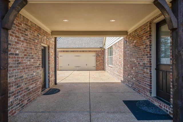 405 SAUNDERS CREEK CIR, Rossville, TN 38066