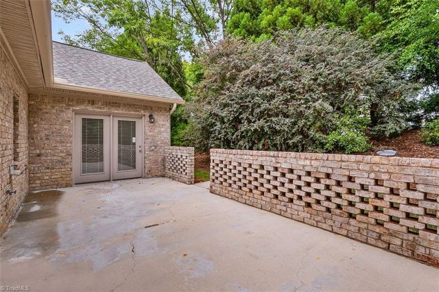 21 AnnaLisa Drive, Greensboro, NC 27455