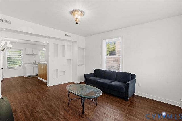 14 N Old Church St, Petersburg, VA 23803