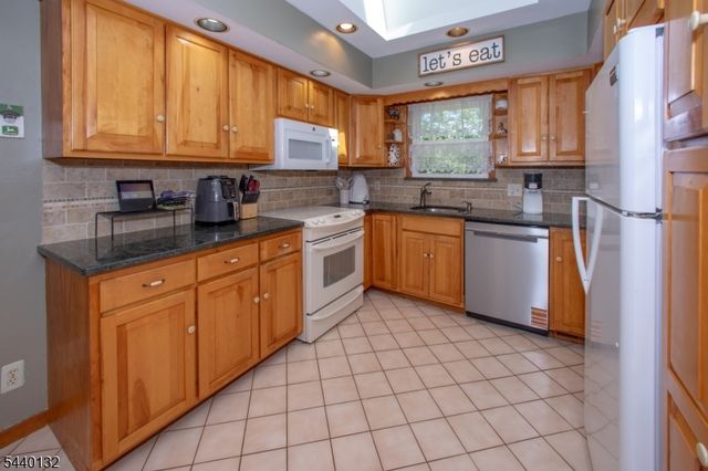 29 Clove Rd, Wantage Twp., NJ 07461