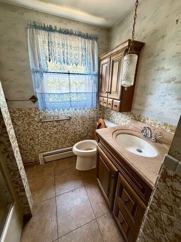 7 Keith Dr, Westport, MA 02790