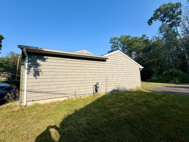 7 Keith Dr, Westport, MA 02790