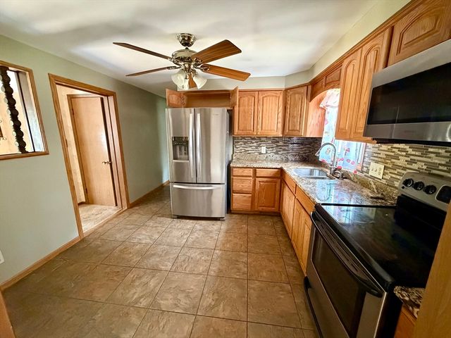 7 Keith Dr, Westport, MA 02790