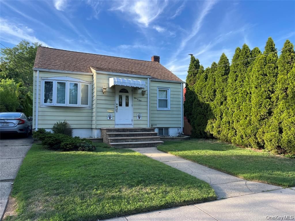 101 Hampton Avenue, Albertson, NY 11507