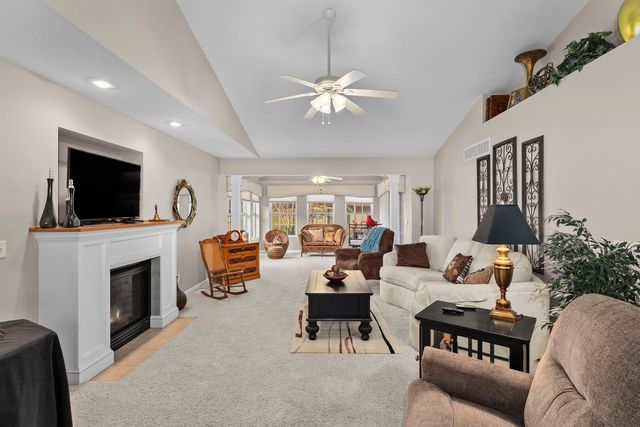 5040 55th Avenue, Bettendorf, IA 52722