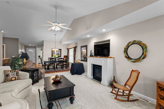 5040 55th Avenue, Bettendorf, IA 52722