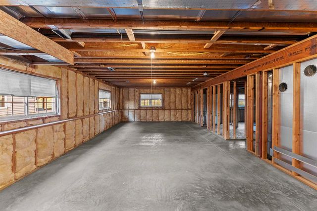 5040 55th Avenue, Bettendorf, IA 52722