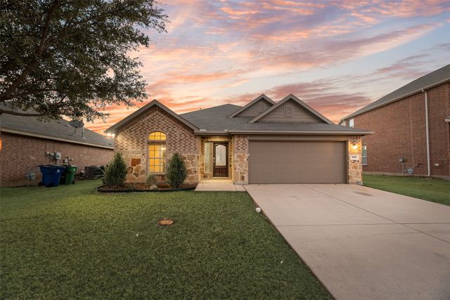 620 S Heights Drive, Crowley, TX 76036