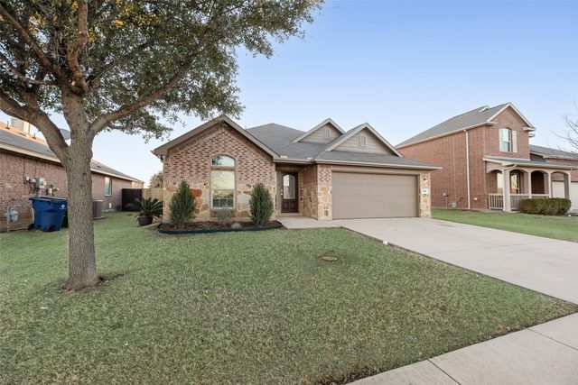 620 S Heights Drive, Crowley, TX 76036