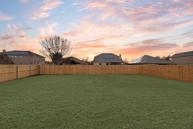 620 S Heights Drive, Crowley, TX 76036