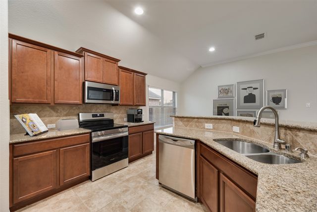 620 S Heights Drive, Crowley, TX 76036