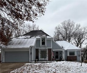 8267 W 116th Terrace, Overland Park, KS 66210