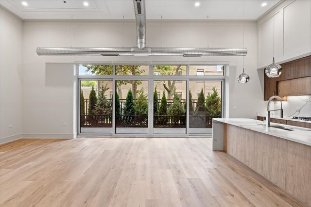 3951 N Wayne Avenue 101, Chicago, IL 60613