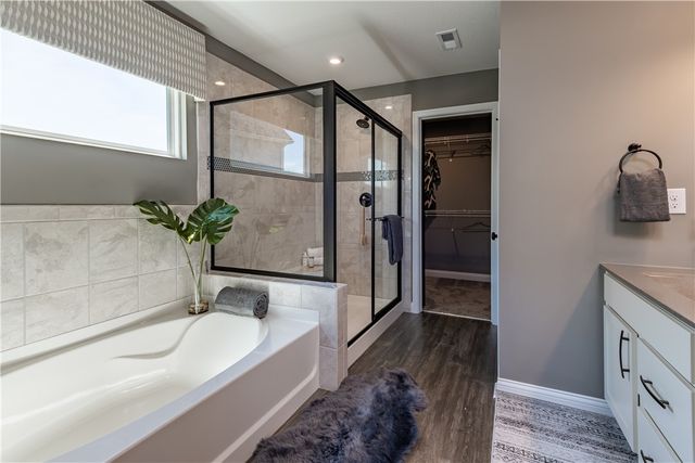 2004 Silver Linden Drive, Tipp City, OH 45371