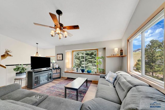 4839 WHISPERING PINES DR, Rapid City, SD 57702