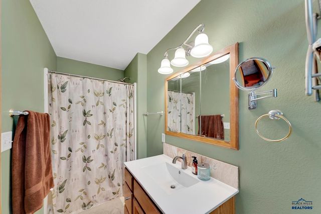 4839 WHISPERING PINES DR, Rapid City, SD 57702