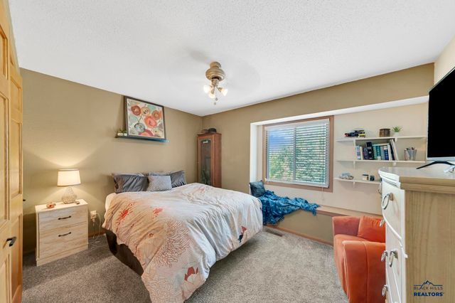 4839 WHISPERING PINES DR, Rapid City, SD 57702