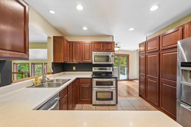 21180 Mary Lynn DRIVE, Brookfield, WI 53045
