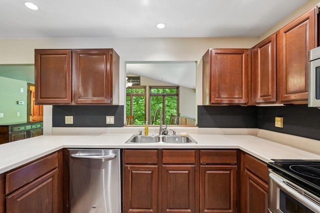21180 Mary Lynn DRIVE, Brookfield, WI 53045