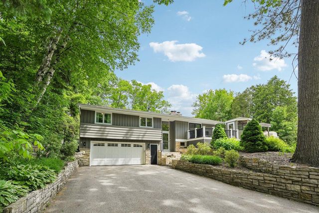 21180 Mary Lynn DRIVE, Brookfield, WI 53045
