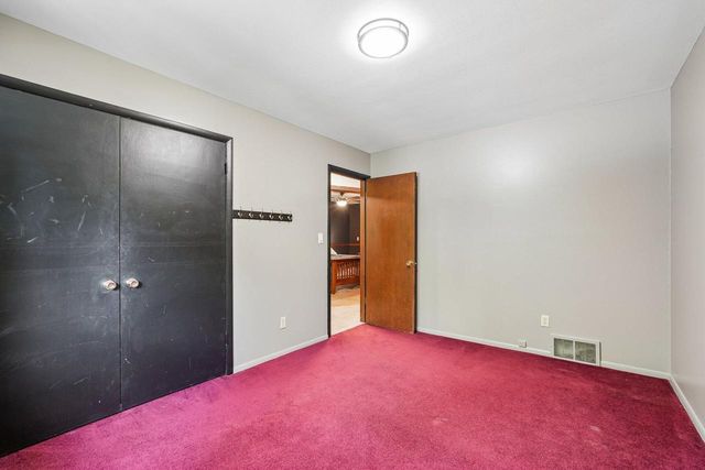 21180 Mary Lynn DRIVE, Brookfield, WI 53045