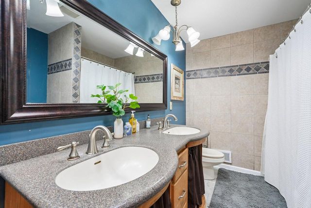 21180 Mary Lynn DRIVE, Brookfield, WI 53045