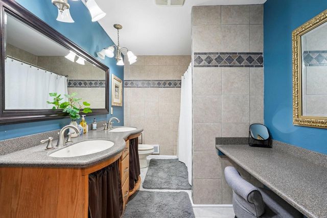 21180 Mary Lynn DRIVE, Brookfield, WI 53045