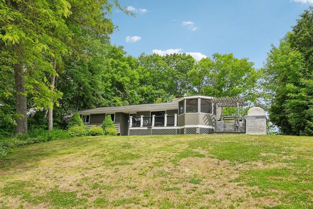 21180 Mary Lynn DRIVE, Brookfield, WI 53045