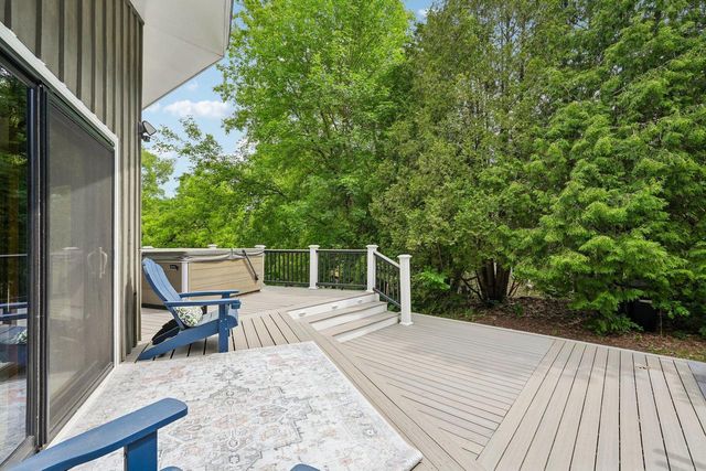 21180 Mary Lynn DRIVE, Brookfield, WI 53045