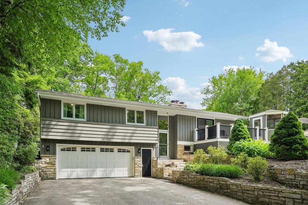 21180 Mary Lynn DRIVE, Brookfield, WI 53045