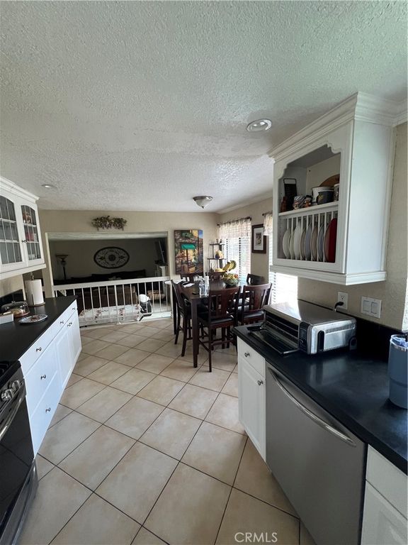 Image 6 of property listing at 5878 Palencia, Riverside, CA 92509