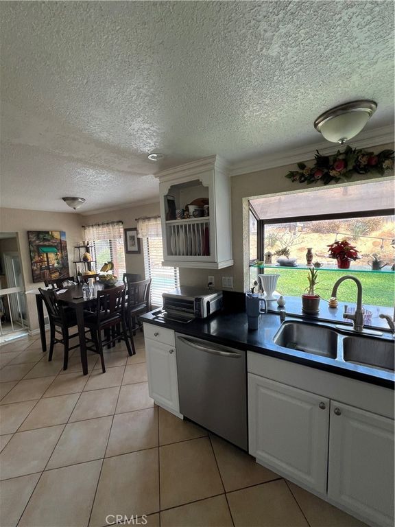 Image 7 of property listing at 5878 Palencia, Riverside, CA 92509