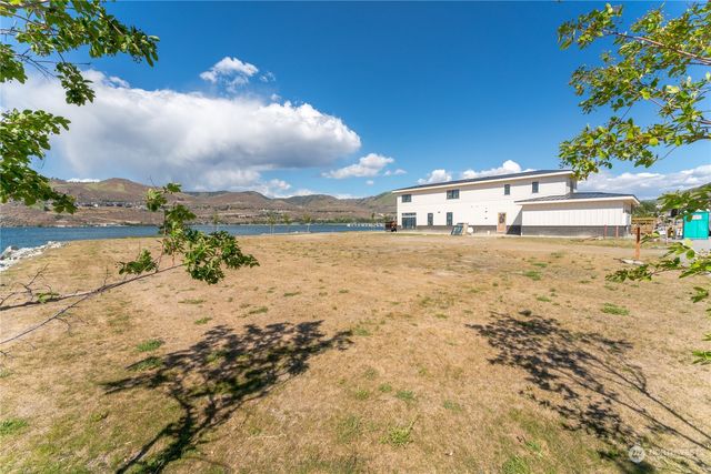 102 Burbot Lane, Chelan, WA 98816